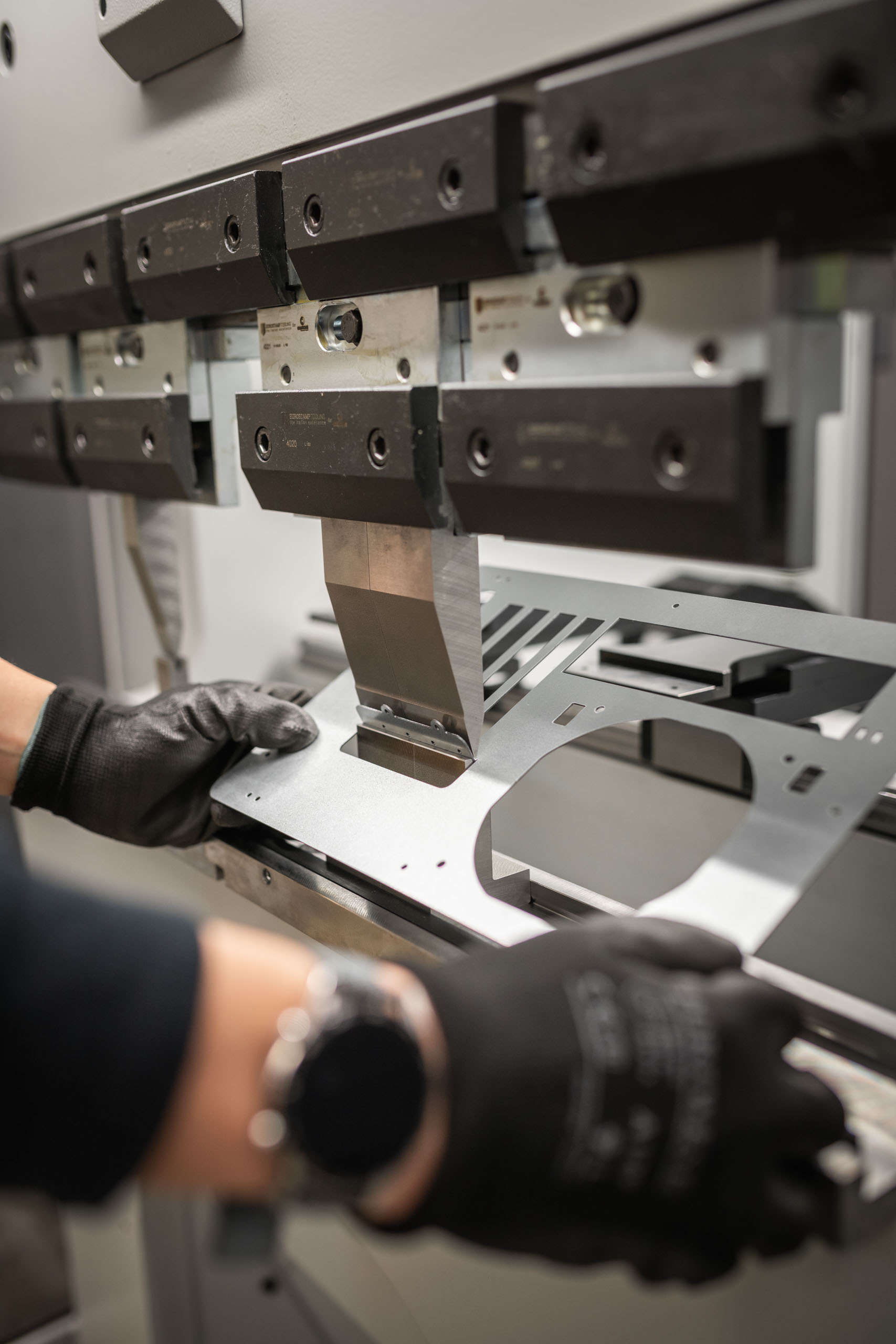 air bending a piece of sheet metal